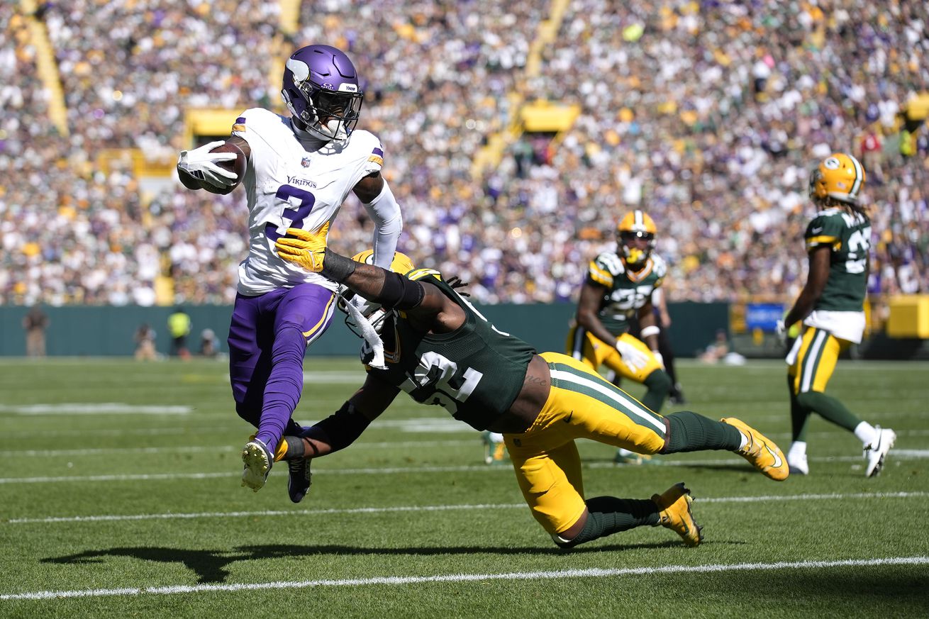 Minnesota Vikings v Green Bay Packers