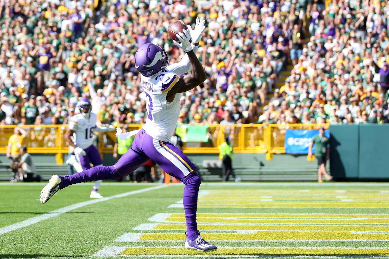 Minnesota Vikings v Green Bay Packers