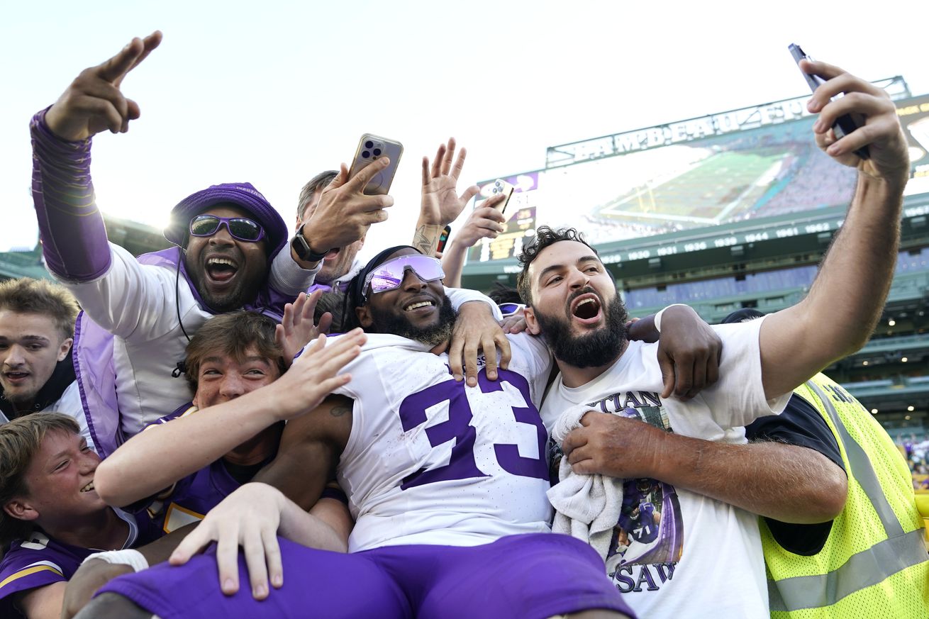 Minnesota Vikings v Green Bay Packers