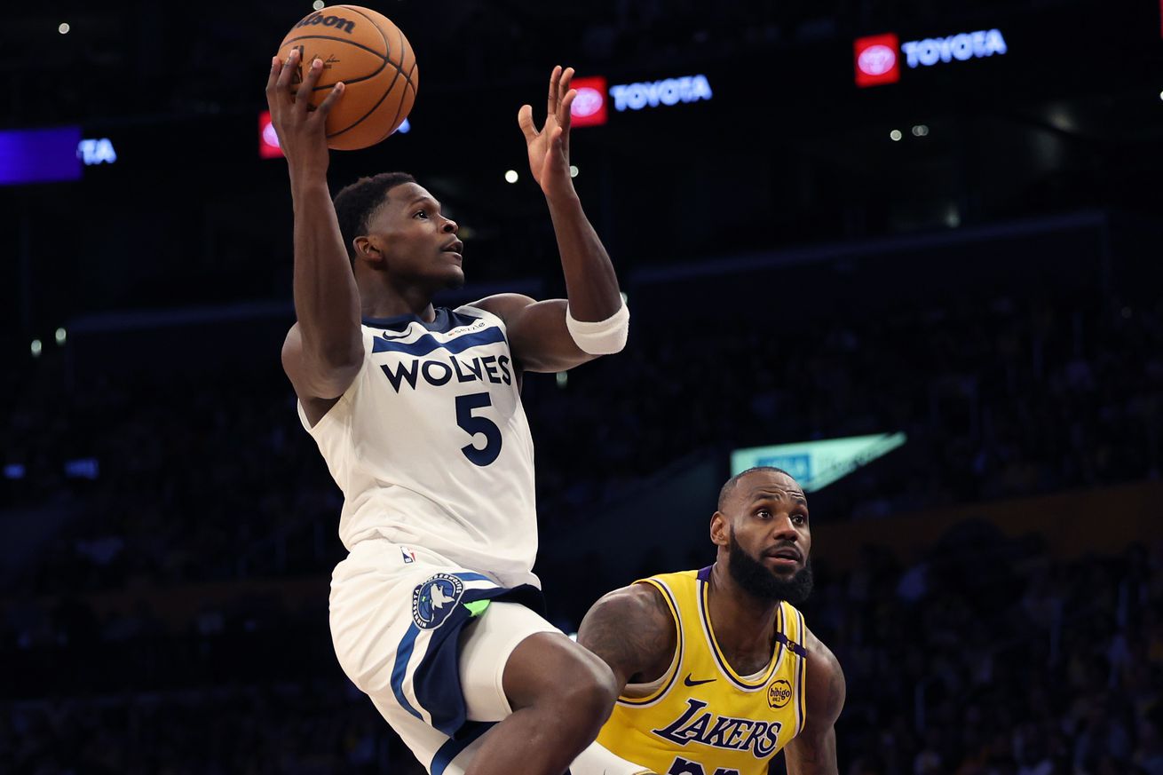 Minnesota Timberwolves v Los Angeles Lakers