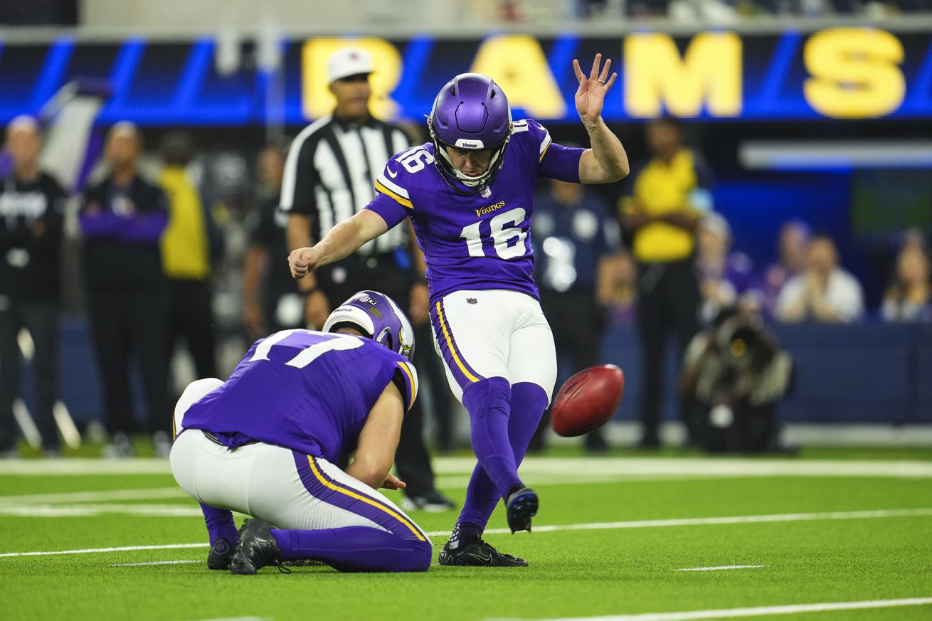 Minnesota Vikings v Los Angeles Rams