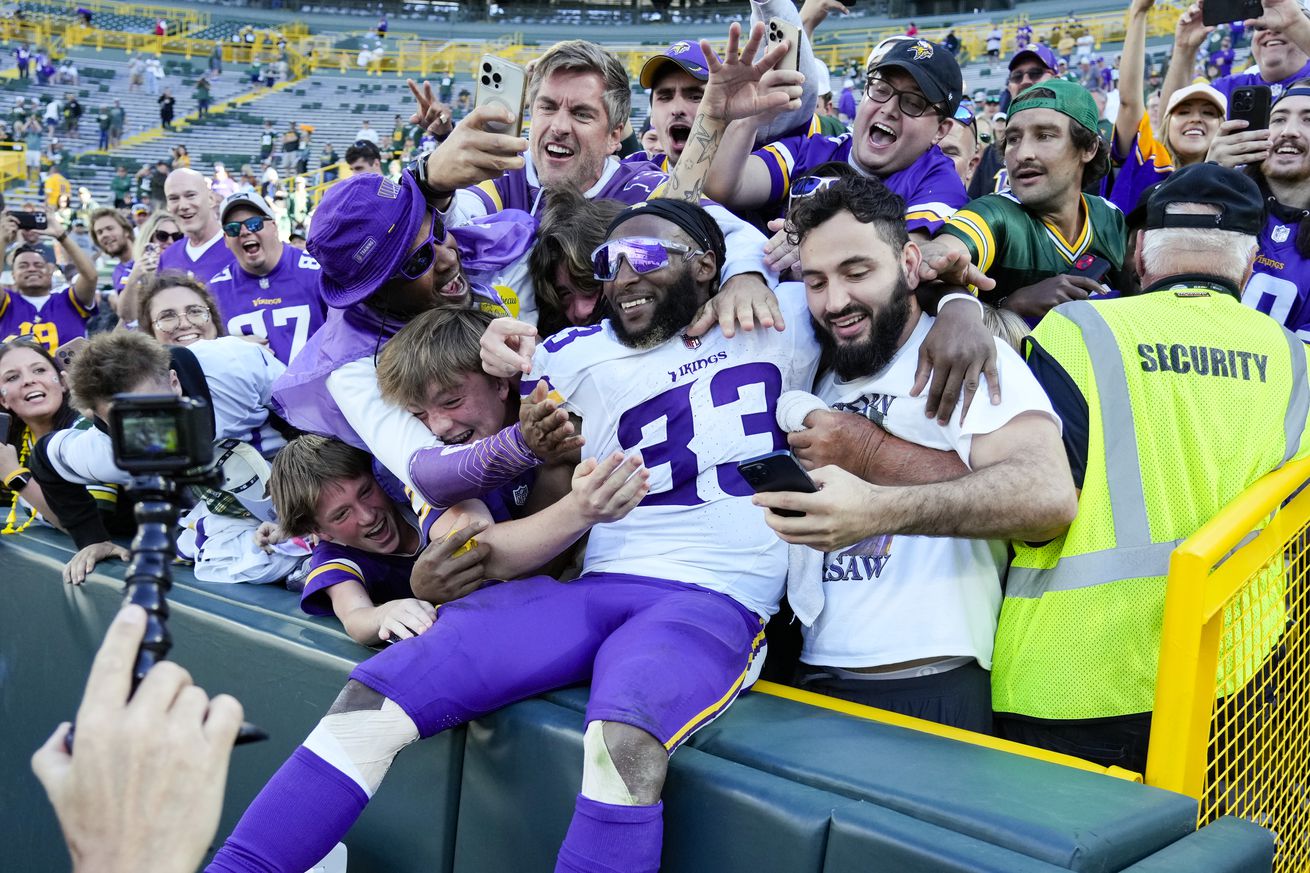 NFL: Minnesota Vikings at Green Bay Packers