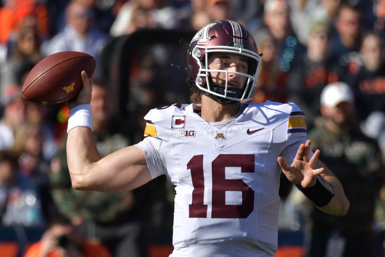 NCAA Football: Minnesota at Illinois