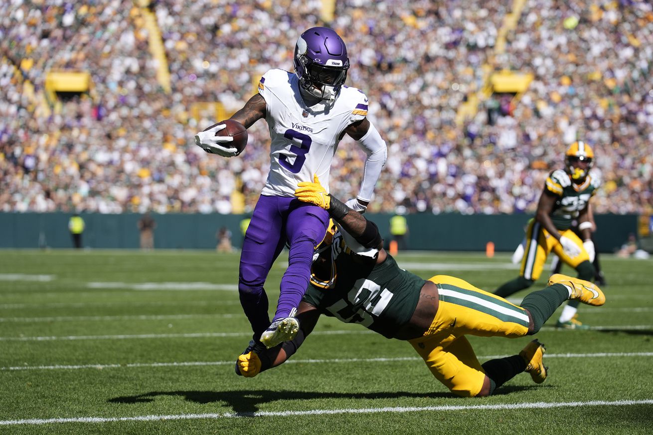 Minnesota Vikings v Green Bay Packers