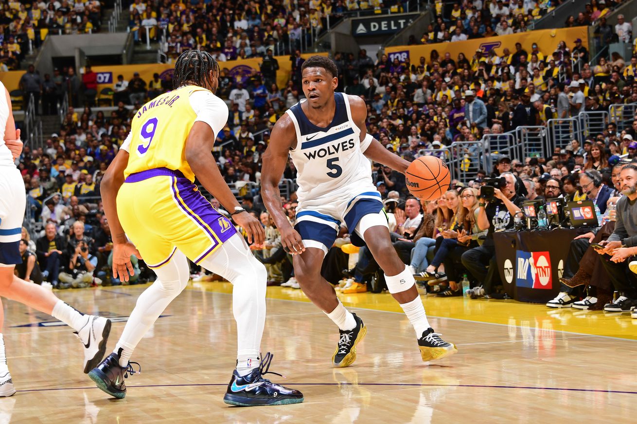 Minnesota Timberwolves v Los Angeles Lakers