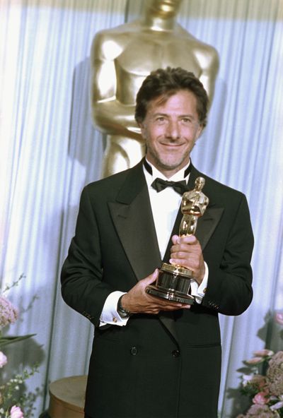 Dustin Hoffman Holding Oscar