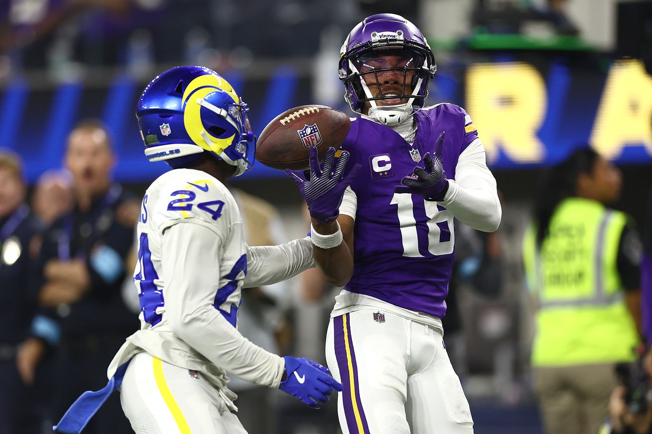 Minnesota Vikings v Los Angeles Rams